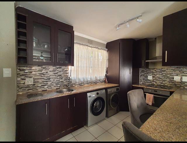 2 BEDROOM SIMPLEX FOR SALE IN COUNTRY VIEW